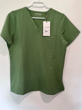 NWT Mandala Women's Small V-Neck Short Sleeve Scrub Top hazel green
